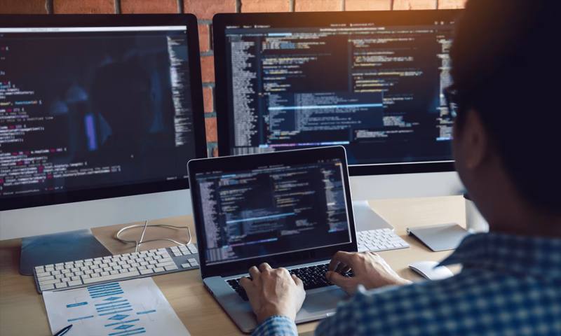 数据科学选型:R与Python如何赋能河东区网站建设?
